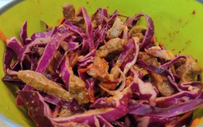 Ensalada de lombarda con ternera